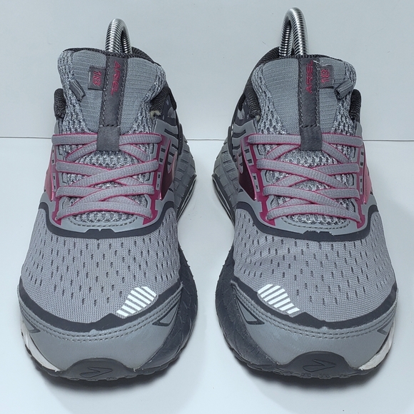 Brooks Ariel 18 Shoes - Picture 2 of 8